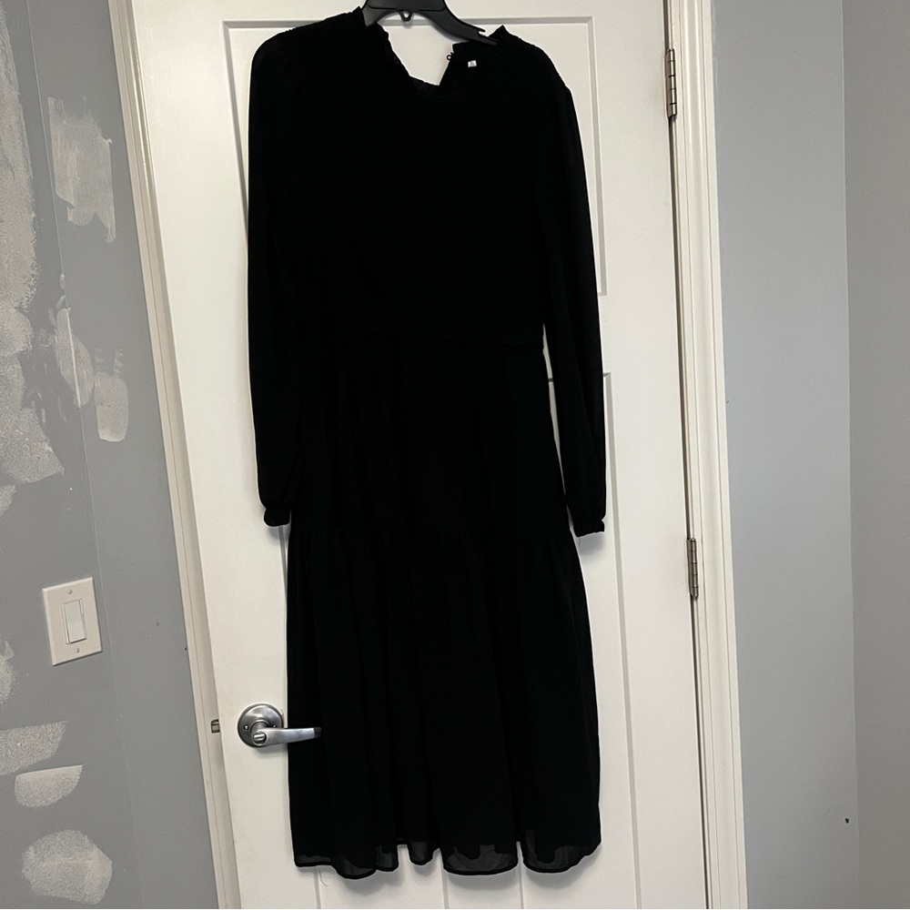 Black Long-Sleeve Midi Dress